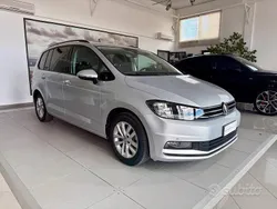 Argento Usata 2019 VW Touran Business Monovolume | 20.900 € (Buon prezzo)
