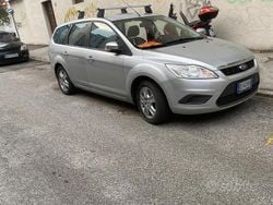 Grigio Usata 2009 Ford Focus Tre volumi | 3000 € (Buon prezzo)