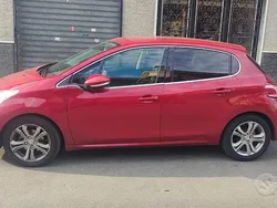 Rosso Usata 2014 Peugeot 208 Active Due volumi | 7200 € (Buon prezzo)