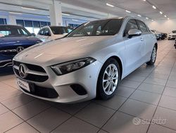Grigio Usata 2020 Mercedes A180 Executive Tre volumi | 25.900 € (Cara)