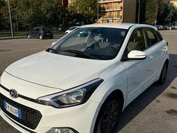 Bianco Usata 2017 Hyundai i20 Comfort Due volumi | 10.000 € (Buon prezzo)