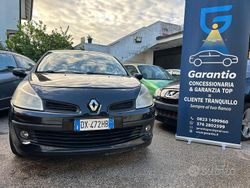 Nero Usata 2009 Renault Clio II Rip Curl Tre volumi | 3900 € (Buon prezzo)