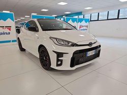 Bianco Usata 2023 Toyota Yaris Tre volumi | 38.900 € (Buon prezzo)