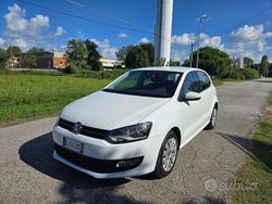 Bianco Usata 2011 VW Polo Comfortline Tre volumi | 6000 € (Buon prezzo)