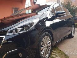 Nero Usata 2017 Peugeot 208 Active Due volumi | 9000 € (Buon prezzo)