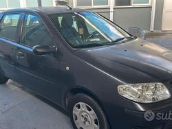 Grigio Usata 2004 Fiat Punto Tre volumi | 1800 € (Buon prezzo)