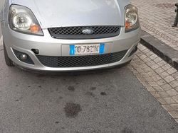 Grigio Usata 2008 Ford Fiesta Due volumi | 1250 € (Buon prezzo)