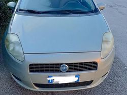 Usata 2005 Fiat Grande Punto Due volumi | 1900 € (Buon prezzo)