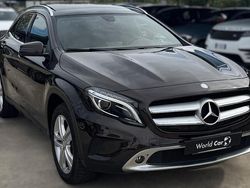 Marrone Usata 2015 Mercedes 200 Premium Tre volumi | 15.000 € (Molto cara)