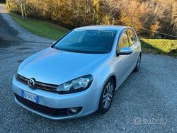 Grigio Usata 2010 VW Golf VI Tre volumi | 5900 € (Buon prezzo)