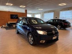 Blu/azzurro Usata 2017 Dacia Sandero Lauréate Tre volumi | 6900 € (Buon prezzo)