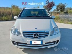 Bianco Usata 2011 Mercedes 180 Tre volumi | 6500 € (Buon prezzo)