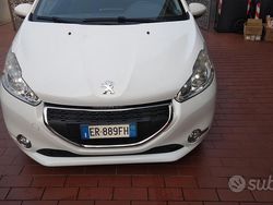 Bianco Usata 2013 Peugeot 208 Active Due volumi | 5900 € (Cara)
