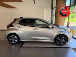 Argento Nuova 2025 Toyota Yaris Hybrid Trend Tre volumi | 19.990 € (Buon prezzo)