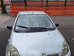 Grigio Usata 2001 Toyota Yaris Due volumi | 1500 € (Buon prezzo)