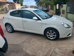Bianco Usata 2013 Alfa Romeo Giulietta Tre volumi | 8400 € (Buon prezzo)