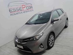 Grigio Usata 2014 Toyota Auris Hybrid Lounge Tre volumi | 8900 € (Buon prezzo)