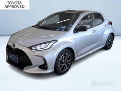 Argento metallizzato Usata 2021 Toyota Yaris Hybrid Lounge Tre volumi | 18.200 € (Buon prezzo)