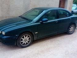 Usata 2004 Jaguar X-type Tre volumi | 900 € (Ottimo prezzo)