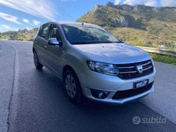 Grigio Usata 2015 Dacia Sandero Lauréate Tre volumi | 7990 € (Cara)