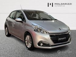 Grigio Usata 2017 Peugeot 208 Active Due volumi | 8400 € (Buon prezzo)