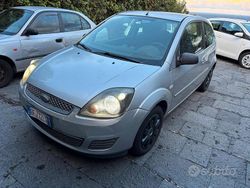 Usata 2007 Ford Fiesta Tre volumi | 2500 € (Buon prezzo)