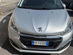 Grigio Usata 2018 Peugeot 208 Allure Due volumi | 6500 € (Ottimo prezzo)