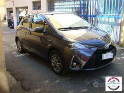 Grigio Usata 2017 Toyota Yaris Hybrid Active Tre volumi | 11.900 € (Buon prezzo)