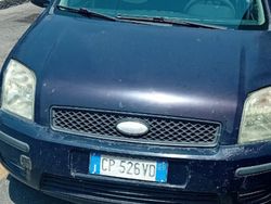 Blu Usata 2004 Ford Fusion Tre volumi | 1800 €