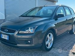 Grigio Usata 2007 Ford Focus Style Tre volumi | 1999 € (Buon prezzo)