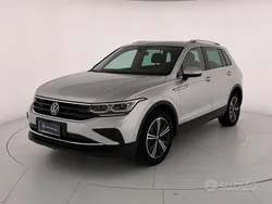 8e reflex silver metallizzato Usata 2023 VW Tiguan Life SUV | 32.900 € (Buon prezzo)