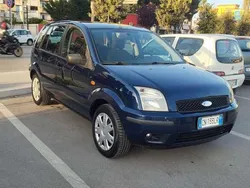 Blu Usata 2004 Ford Fusion Tre volumi | 1999 € (Buon prezzo)