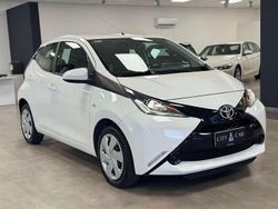 Bianco Usata 2016 Toyota Aygo X-cite Due volumi | 8490 € (Buon prezzo)