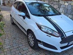 Bianco Usata 2015 Ford Fiesta Tre volumi | 5500 € (Ottimo prezzo)