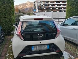 Bianco Usata 2016 Toyota Aygo Due volumi | 8200 € (Buon prezzo)