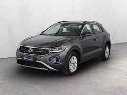 Indium grey metallizzato nero Usata 2024 VW T-Roc Life SUV | 27.600 € (Buon prezzo)
