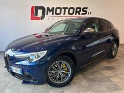 Blu Usata 2017 Alfa Romeo Stelvio Executive SUV | 13.900 € (Buon prezzo)