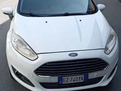 Bianco Usata 2015 Ford Fiesta Due volumi | 3000 € (Molto cara)