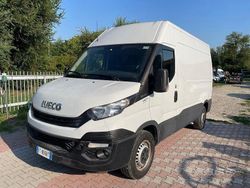 Bianco pastello Usata 2019 Iveco Daily Tre volumi | 13.500 € (Super prezzo)