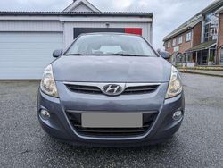 Grigio Usata 2009 Hyundai i20 Tre volumi | 3000 €