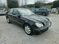 Nero Usata 2003 Mercedes C220 Tre volumi | 3900 € (Cara)