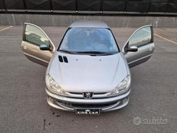 Grigio Usata 2004 Peugeot 206 Tre volumi | 1600 € (Buon prezzo)