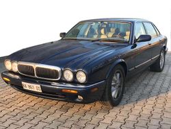 Blu/azzurro Usata 1998 Jaguar XJ8 Tre volumi | 9800 € (Cara)