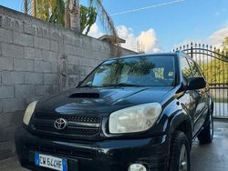 Usata 2005 Toyota RAV4 SUV | 4300 € (Buon prezzo)