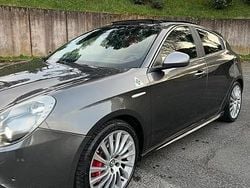 Grigio Usata 2016 Alfa Romeo Giulietta Quadrifoglio Tre volumi | 18.350 €