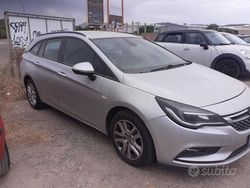 Usata 2016 Opel Astra Station wagon | 2900 € (Buon prezzo)