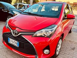 Rosso Usata 2015 Toyota Yaris Lounge Tre volumi | 6900 € (Buon prezzo)