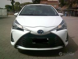 Bianco Usata 2019 Toyota Yaris Hybrid Business Edition Tre volumi | 13.000 € (Buon prezzo)
