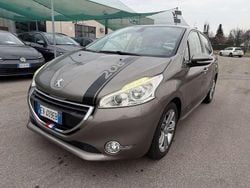 Grigio Usata 2014 Peugeot 208 Allure Due volumi | 6990 € (Buon prezzo)