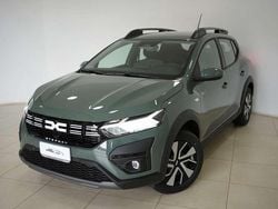 Lichen kaki Nuova 2025 Dacia Sandero Expression Tre volumi | 16.990 € (Buon prezzo)